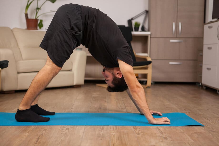 Cat-Cow stretch voor core en mobiliteit – korte 15-minuten workout voor drukke vaders